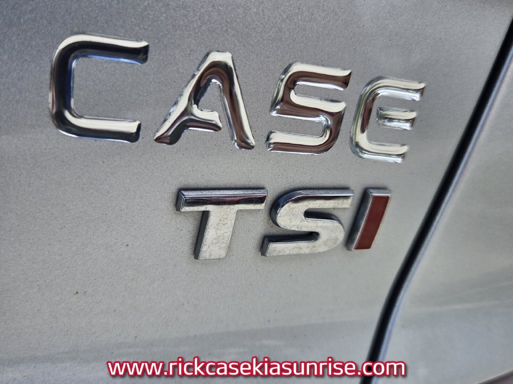 Used 2018 Volkswagen Passat 2.0T SE FWD image 16