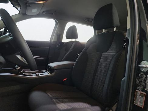 Certified 2025 Kia Sorento LX FWD image 12