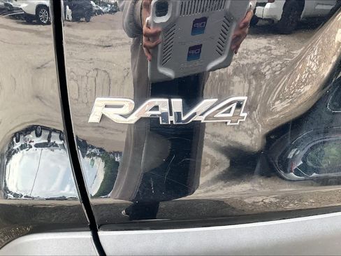 Used 2024 Toyota RAV4 XLE FWD image 30