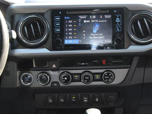 Used 2018 Toyota Tacoma TRD Off-Road w/ Technology Package AWD/4WD image 24
