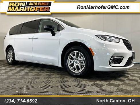 Used 2024 Chrysler Pacifica Touring-L FWD image 1