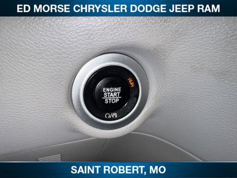 Used 2017 Chrysler Pacifica Touring-L FWD image 19