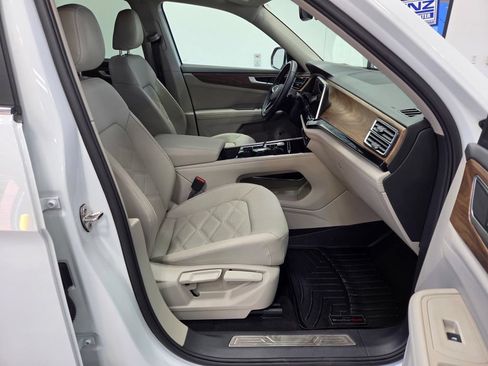 Used 2025 Volkswagen Atlas SE AWD/4WD image 20
