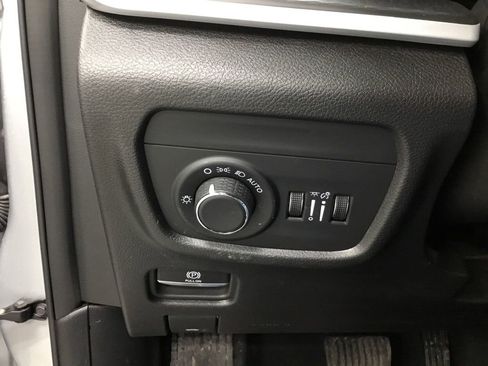 Used 2024 Jeep Grand Cherokee L Altitude image 15