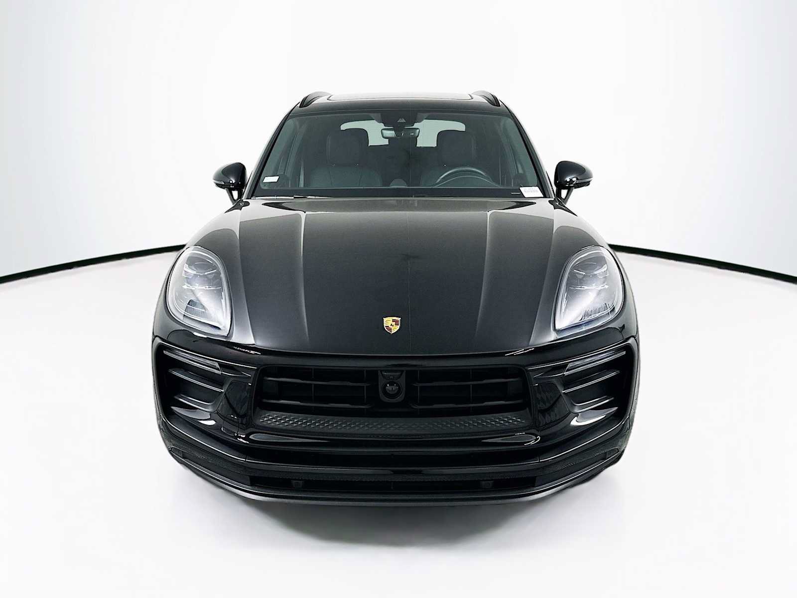 Certified 2026 Porsche Macan AWD/4WD image 6