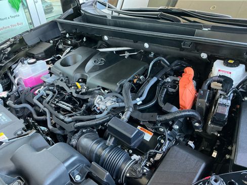 Used 2025 Toyota RAV4 XLE AWD/4WD image 22