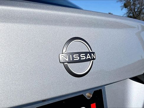 Used 2024 Nissan Versa SV w/ Trunk Package image 31