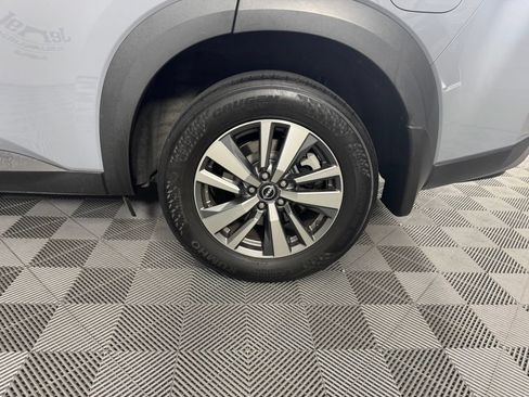 Used 2024 Nissan Pathfinder SL AWD/4WD image 13