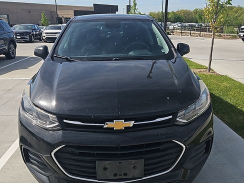Used 2019 Chevrolet Trax LS w/ Tint and Cruise Package FWD image 1