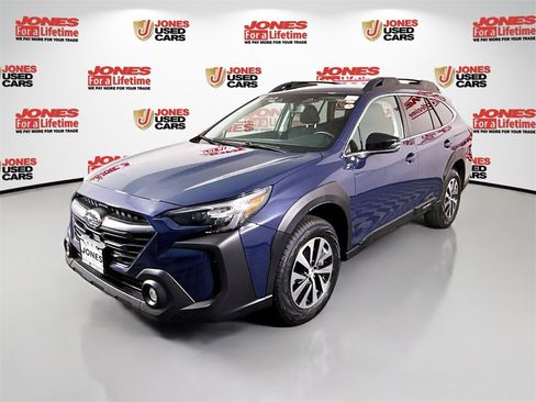 Used 2024 Subaru Outback Premium image 12