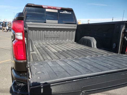 Used 2019 Chevrolet Silverado 1500 High Country image 12