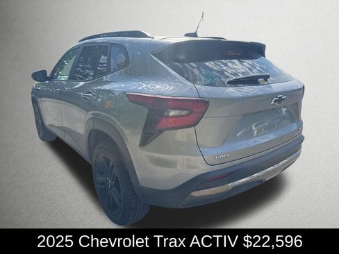 Used 2025 Chevrolet Trax ACTIV w/ Sunroof Package image 5