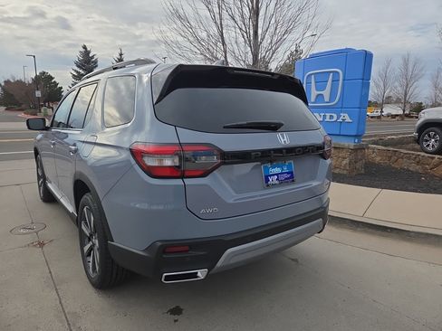 New 2025 Honda Pilot Touring image 6