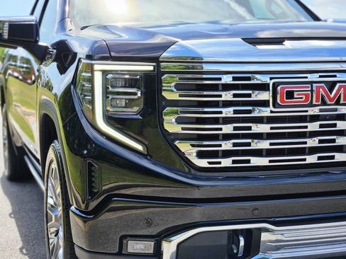 Used 2025 GMC Sierra 1500 Denali AWD/4WD image 9