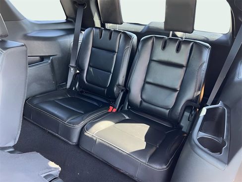 Used 2019 Ford Explorer Limited w/ Ford Safe & Smart Package image 13