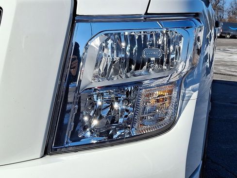 Used 2024 Nissan Titan SV w/ Accessory Utility Package image 10