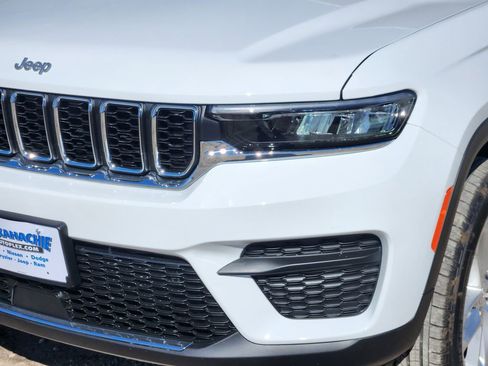 New 2026 Jeep Grand Cherokee Laredo RWD image 5