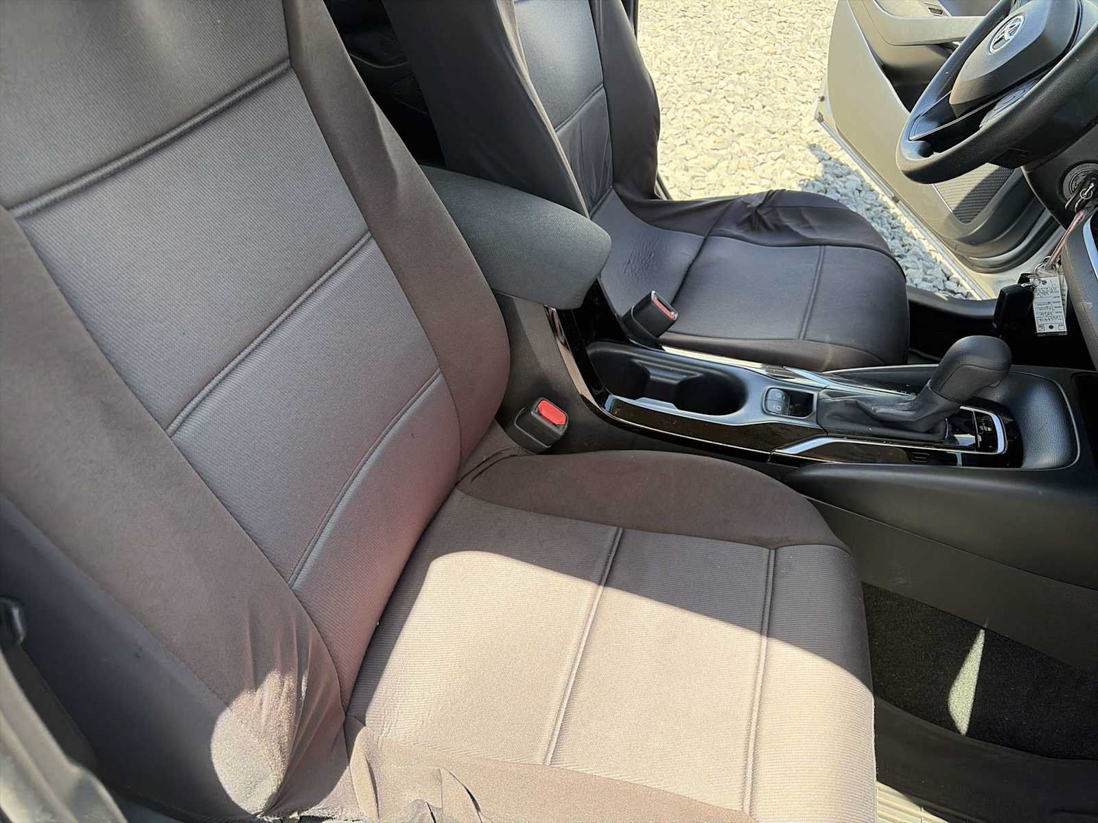 Used 2021 Toyota Corolla LE FWD image 24