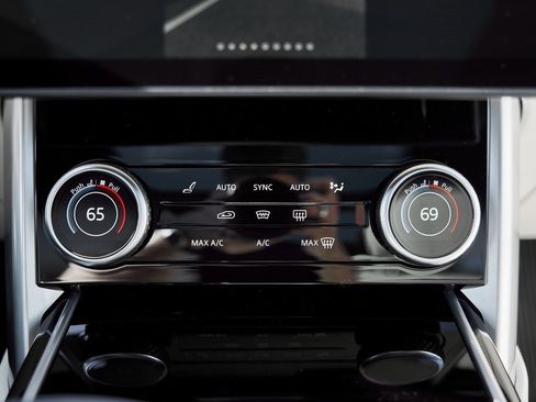 Used 2023 Land Rover Range Rover SE image 65