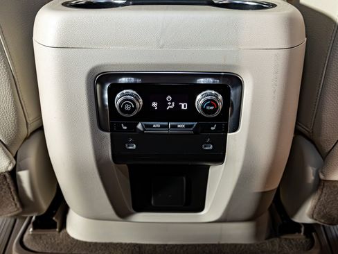 Used 2022 GMC Yukon Denali w/ Denali Premium Package AWD/4WD image 23