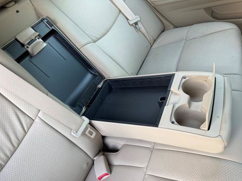 Used 2010 Toyota Avalon Limited FWD image 17