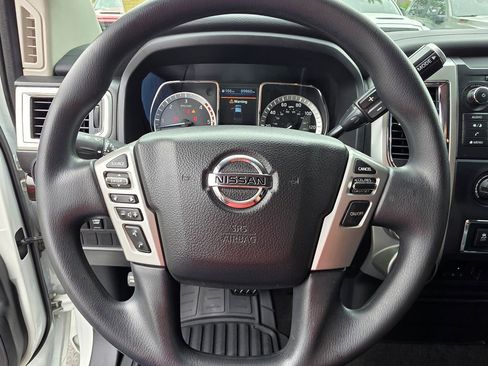 Used 2019 Nissan Titan SV AWD/4WD image 16