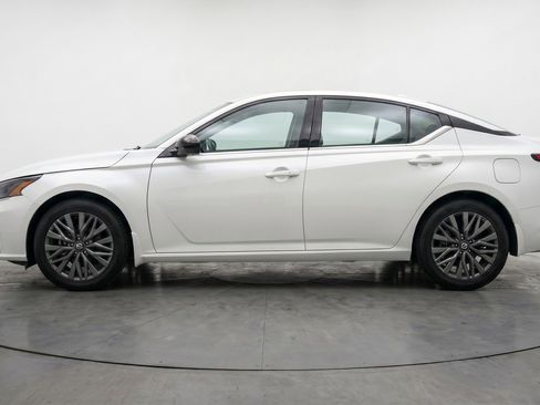Used 2025 Nissan Altima 2.5 SV FWD image 5