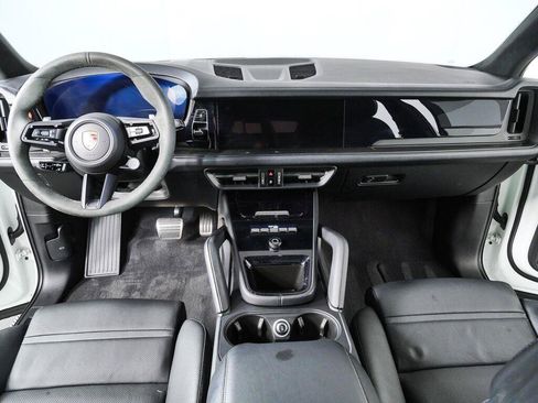 Used 2025 Porsche Cayenne GTS AWD/4WD image 24