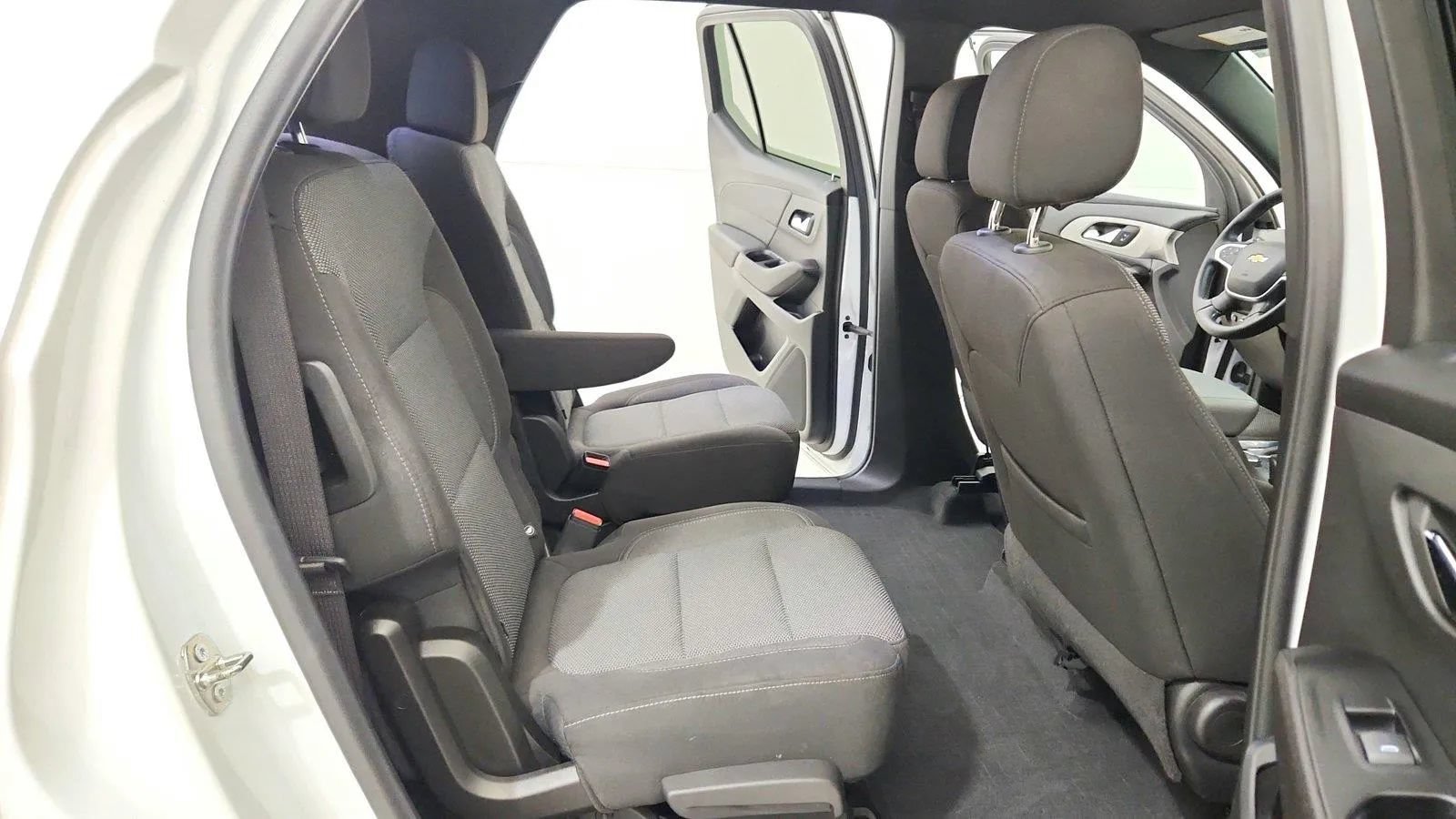 Used 2023 Chevrolet Traverse LT FWD image 27