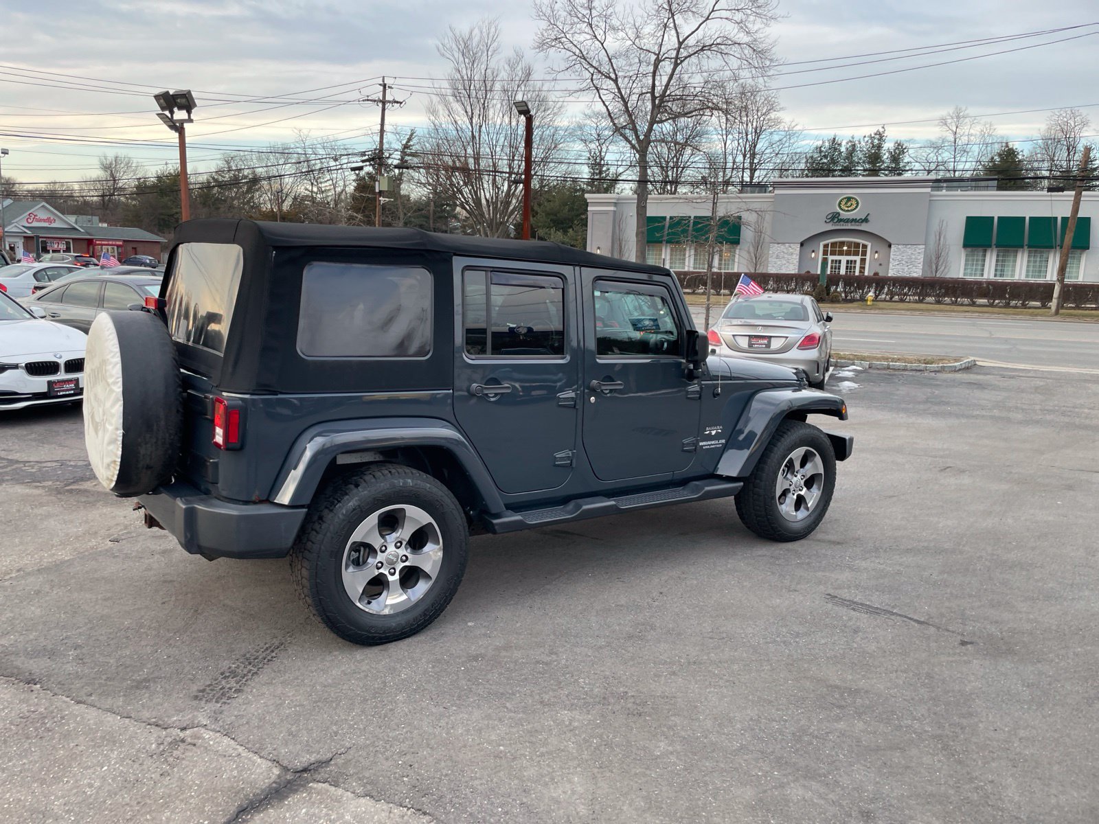 Used 2017 Jeep Wrangler Unlimited Sahara w/ Connectivity Group AWD/4WD image 27