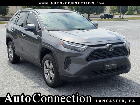 Used 2022 Toyota RAV4 XLE AWD/4WD image 1