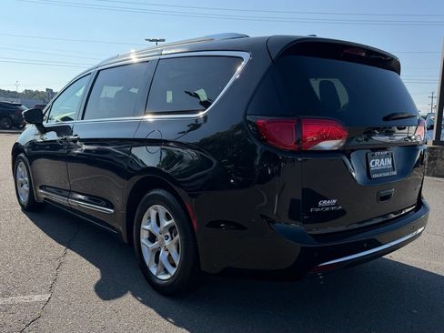 Used 2020 Chrysler Pacifica Limited FWD image 5
