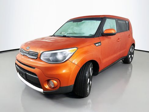 Used 2019 Kia Soul + image 3
