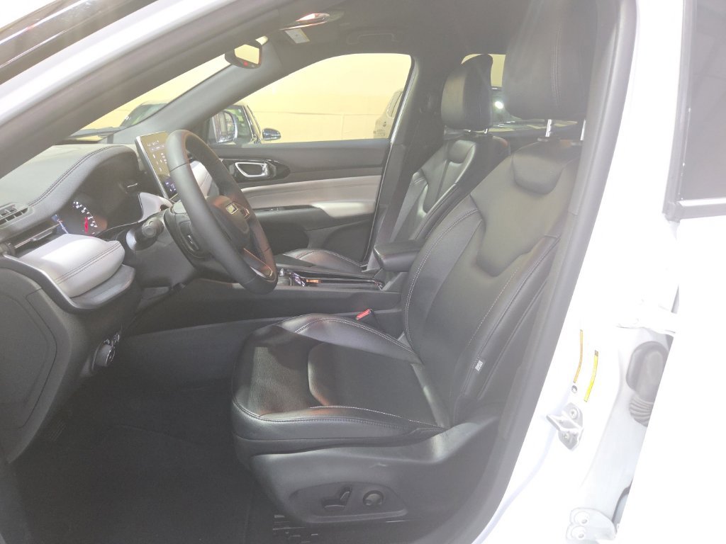 Used 2026 Jeep Compass Limited AWD/4WD image 3