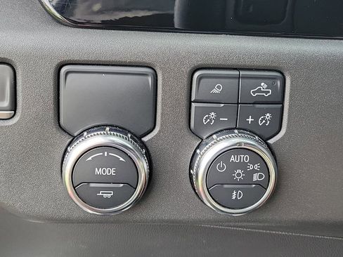 Used 2024 GMC Sierra 1500 SLT image 15