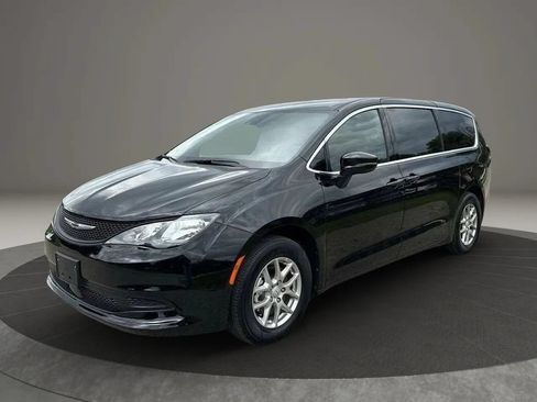 Used 2025 Chrysler Voyager LX FWD image 1