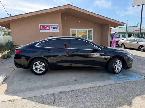 Used 2018 Chevrolet Malibu LS FWD image 2