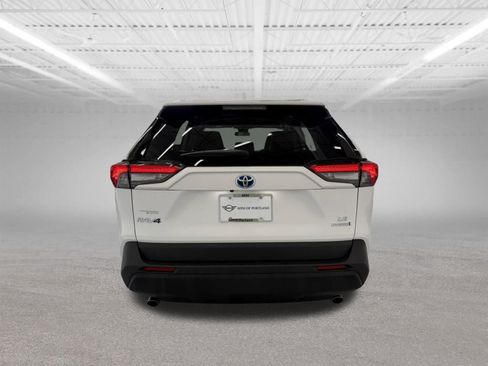 Used 2022 Toyota RAV4 LE AWD/4WD image 4