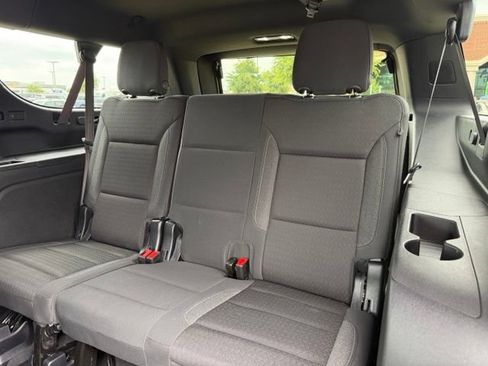 Used 2025 Chevrolet Suburban LS RWD image 22
