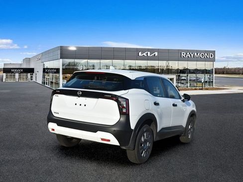 Used 2025 Nissan Kicks S FWD image 3