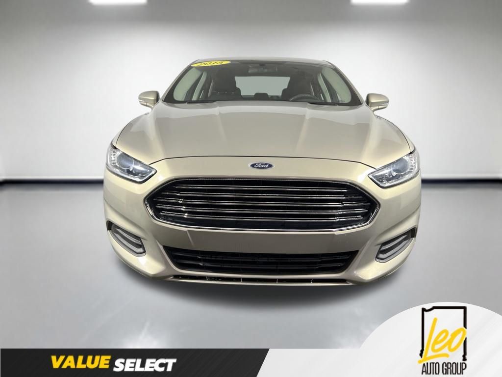 Used 2015 Ford Fusion SE FWD image 2