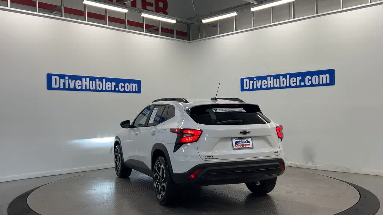 Used 2026 Chevrolet Trax RS w/ Sunroof Package FWD image 9