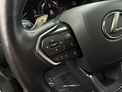 Used 2023 Lexus LX 600 4WD w/ Luxury Package image 12