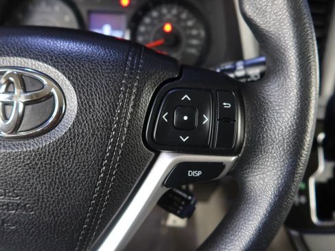 Used 2015 Toyota Sienna LE image 25