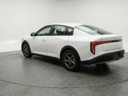 Used 2025 Kia K4 LXS image 6