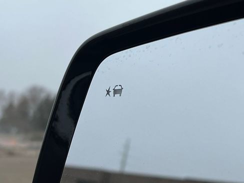 Used 2019 Chevrolet Traverse LT image 36