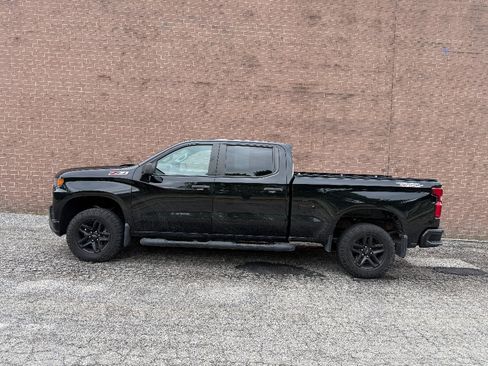 Used 2019 Chevrolet Silverado 1500 Custom Trail Boss w/ Custom Convenience Package AWD/4WD image 3
