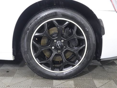 Used 2018 Chrysler 300 S image 21