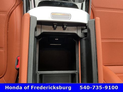 Used 2025 Mercedes-Benz GLC 300 4MATIC image 40
