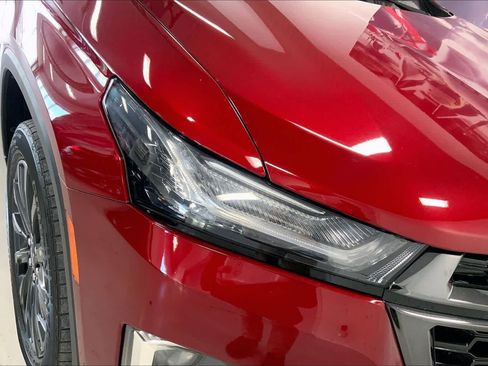 Used 2023 Chevrolet Traverse RS image 29